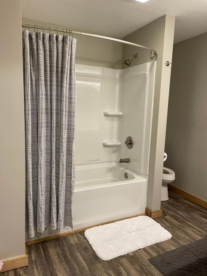 Wabash Modern Farmhouse 3 Bed, 2 Bath Apartment, Sleeps 7, Lots Of Space, Steps To Downtown, Honeywell & Eagles Theater מראה חיצוני תמונה