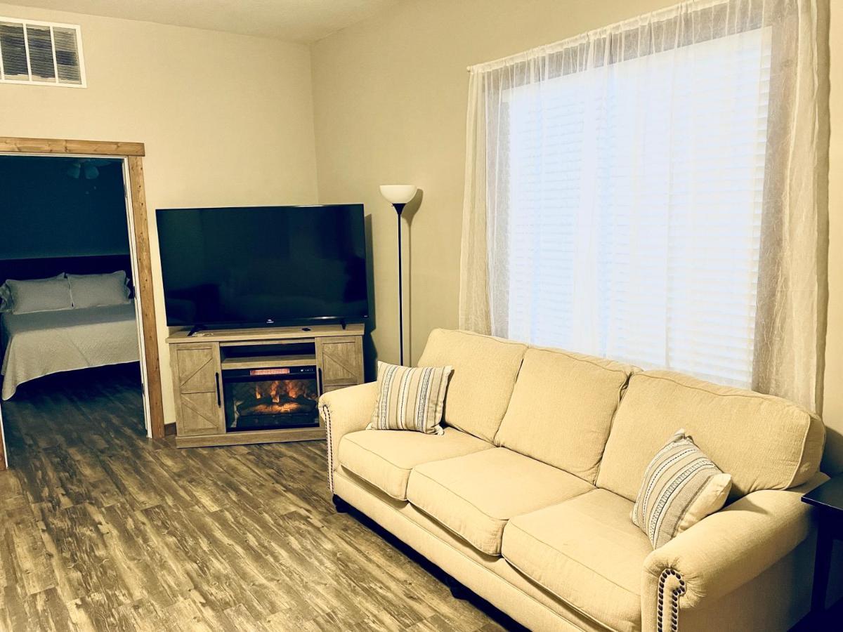 Wabash Modern Farmhouse 3 Bed, 2 Bath Apartment, Sleeps 7, Lots Of Space, Steps To Downtown, Honeywell & Eagles Theater מראה חיצוני תמונה
