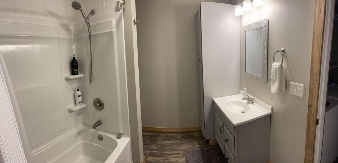 Wabash Modern Farmhouse 3 Bed, 2 Bath Apartment, Sleeps 7, Lots Of Space, Steps To Downtown, Honeywell & Eagles Theater מראה חיצוני תמונה